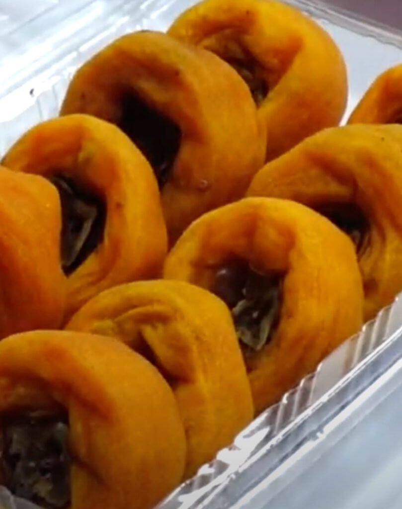 Handmade Dried Persimmons Master: Traditional Sun-Drying Craft in Xinpu